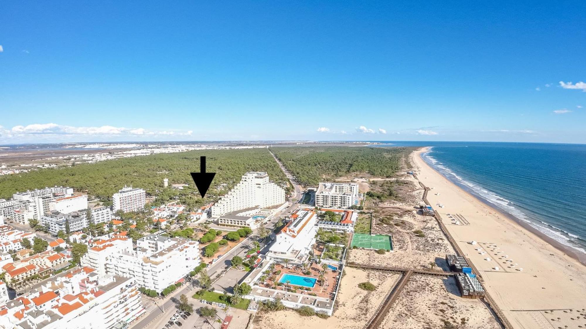 Holiday home Moradia Tradicional No Centro A 100m Da Monte Gordo